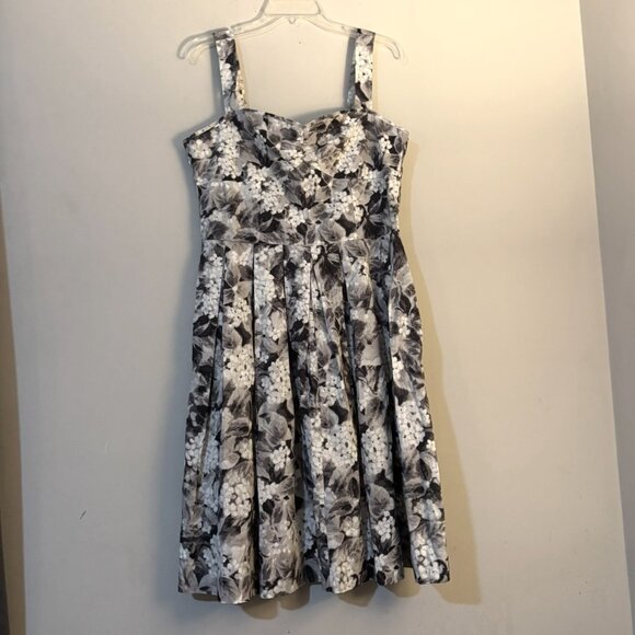 Talbots Black & White Floral Pleated Fit-and-Flare Dress – Size 12 - Picture 2 of 6